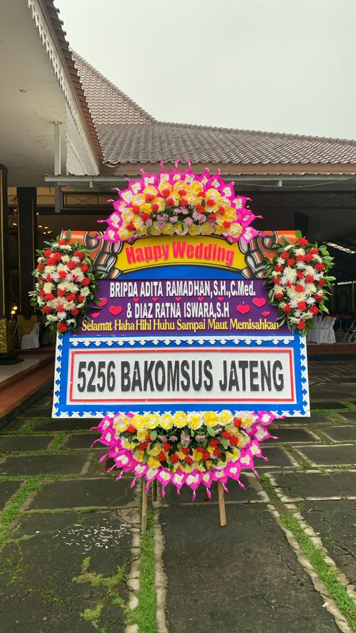 Bunga papan congratulations Karanganyar