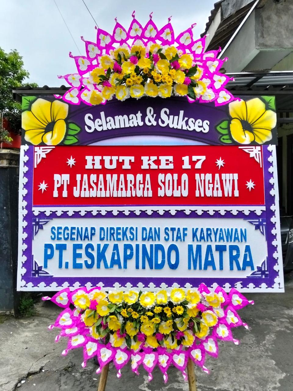 Bunga papan selamat sukses di Karanganyar congratulations