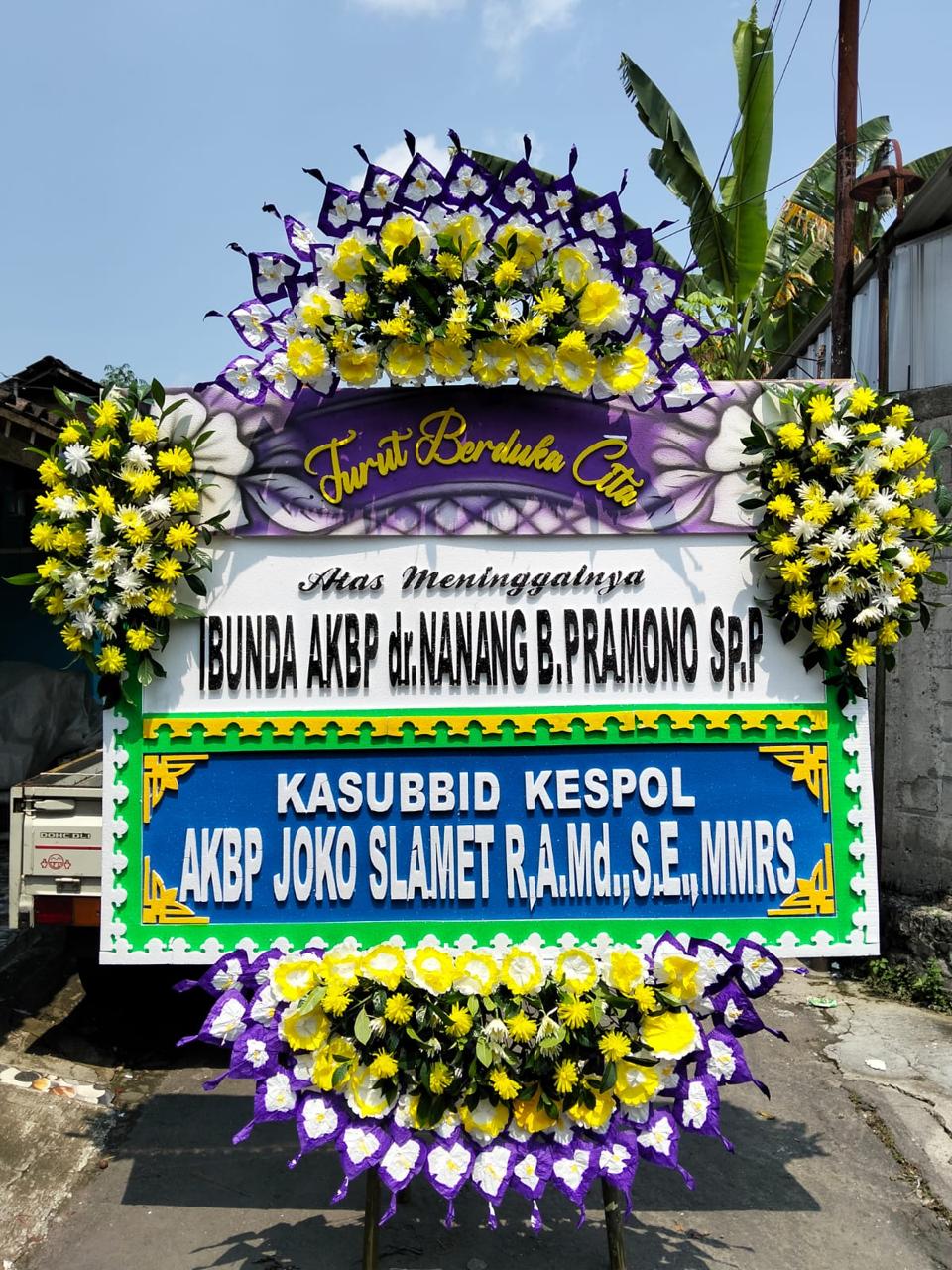 Bunga papan duka cita Solo
