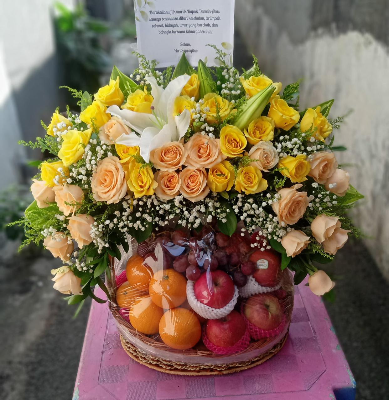 Parcel buah dan bunga Karanganyar