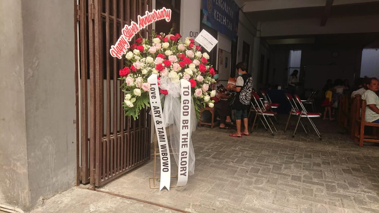 Standing flower pembukaan toko di Karanganyar grand opening